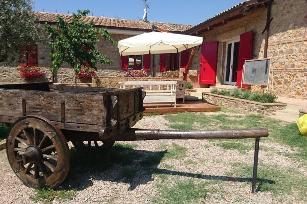 مبيت وإفطار Montepescali Il Barbagianni المظهر الخارجي الصورة